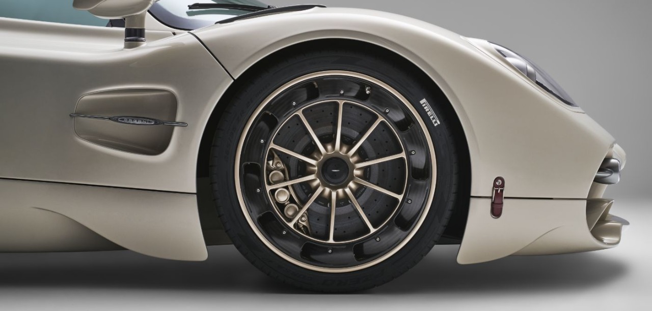 Кастомні шини Pirelli P Zero Corsa для Pagani Utopia