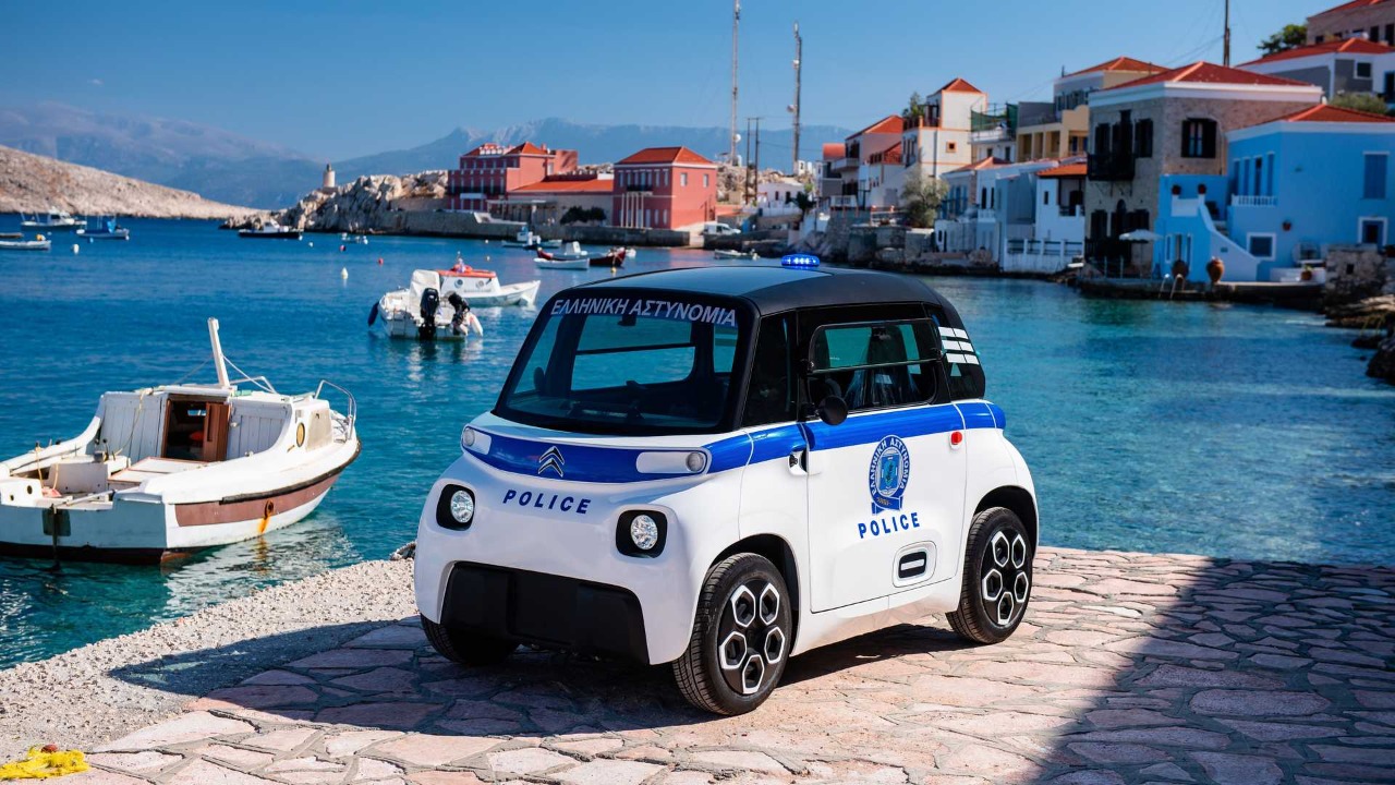Citroen пересаджує грецьку поліцію на електромобілі